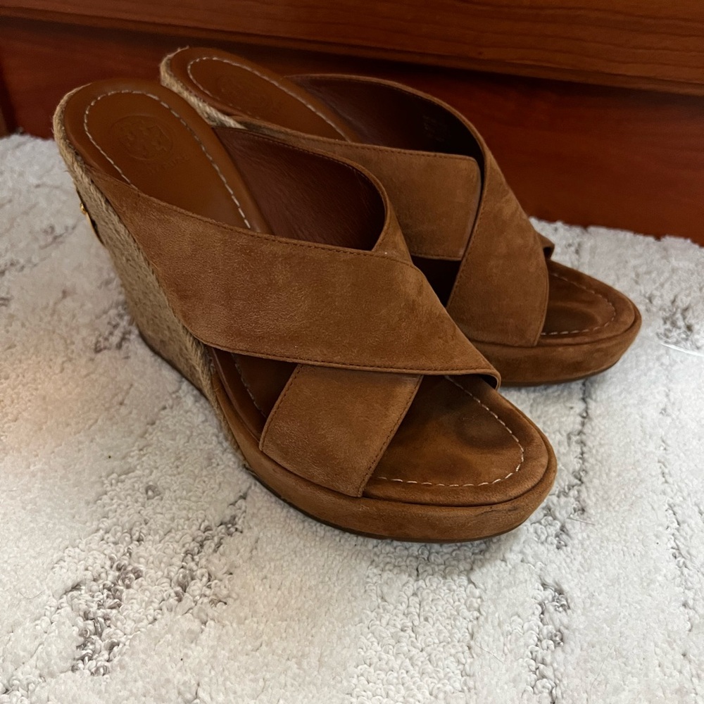 Tory Burch size 7.5 Brown suede platform